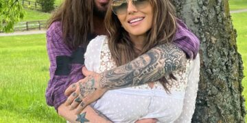 Elizabeth Hurley, Billy Ray Cyrus Make Purple Carpet Debut a Household Affair